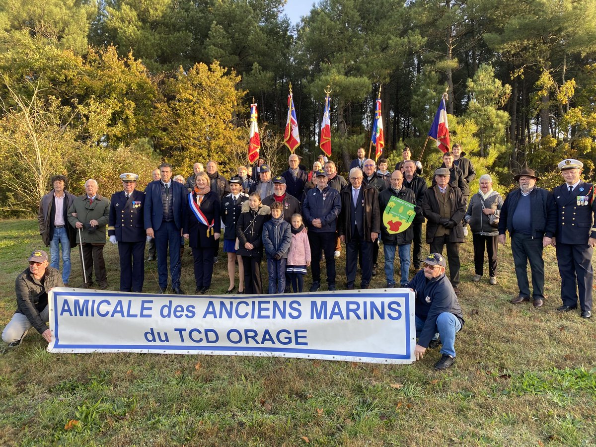 lalandechasles's tweet photo. 11 novembre 2023 à La Lande-Chasles ! Reportage photo sur le site internet de l'amicale des anciens marins du TCD ORAGE : https://t.co/qwLEJuYwSr Encore MERCI à tous les participants #11Novembre @Amf49Maires @FlorenceDabin @Prefet49 @AnneLaureBlin @DMD_49 @MarineNationale https://t.co/8xrigbwmll