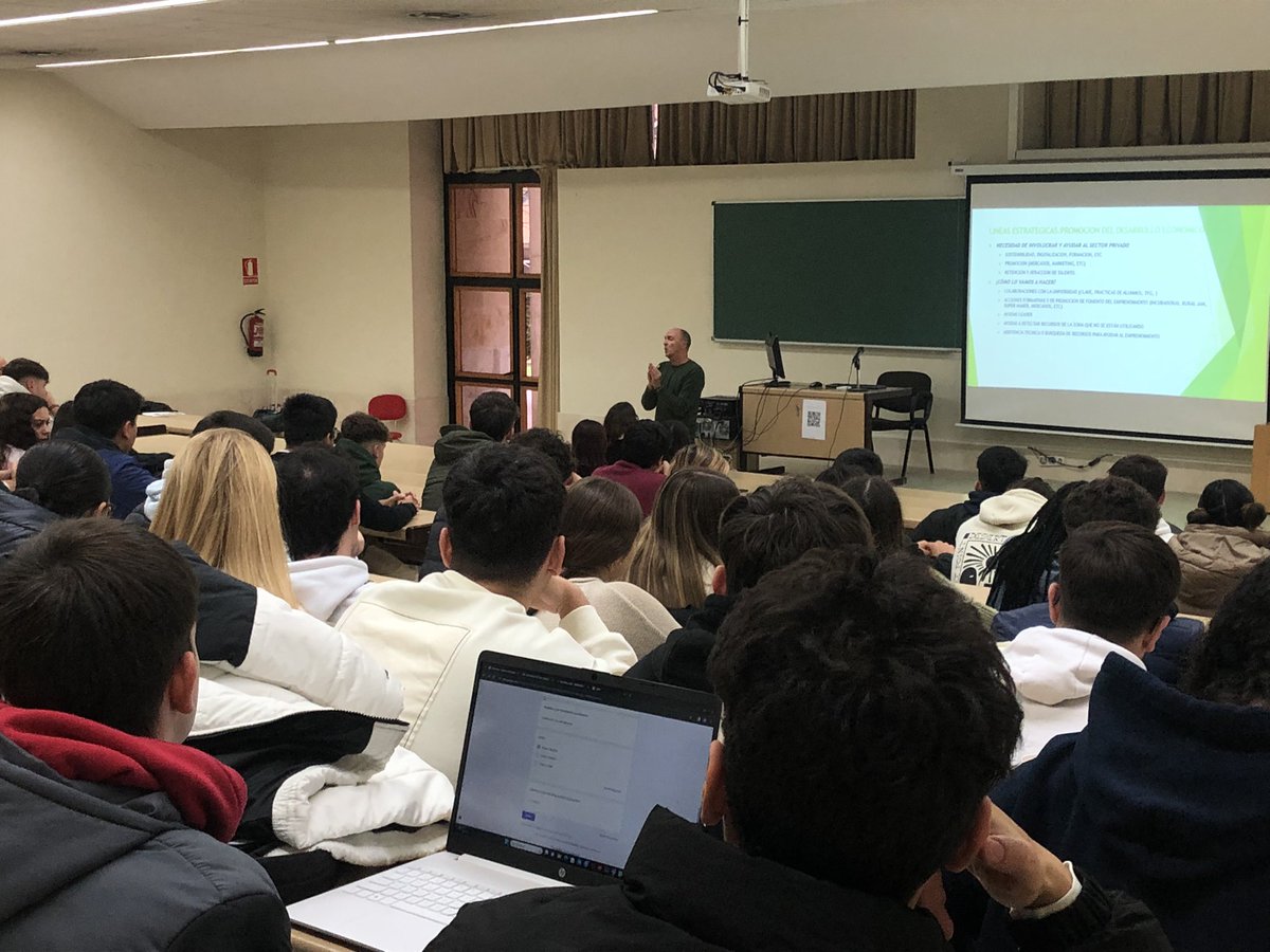 EconomiaUsal's tweet photo. 💙Dos #confes de lo +🔝en @EconomiaUsal.
📊Descubrimos los usos de la #econometria en un 🌍 como el de hoy.Gracias a #JoséRamónDíez @CABK_Research
🍂🍄¿Eres de los que quiere #emprender en el #MedioRural? @grupoadriss puede ser tu gran #apoyo.Gracias a #JuanBa
#viernesmolones https://t.co/VkyQEexW5C