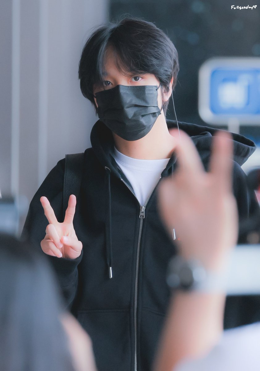 FullSunDay_66's tweet photo. ✌️🫶👋
#해찬 #HAECHAN https://t.co/YBPKzpeZJb