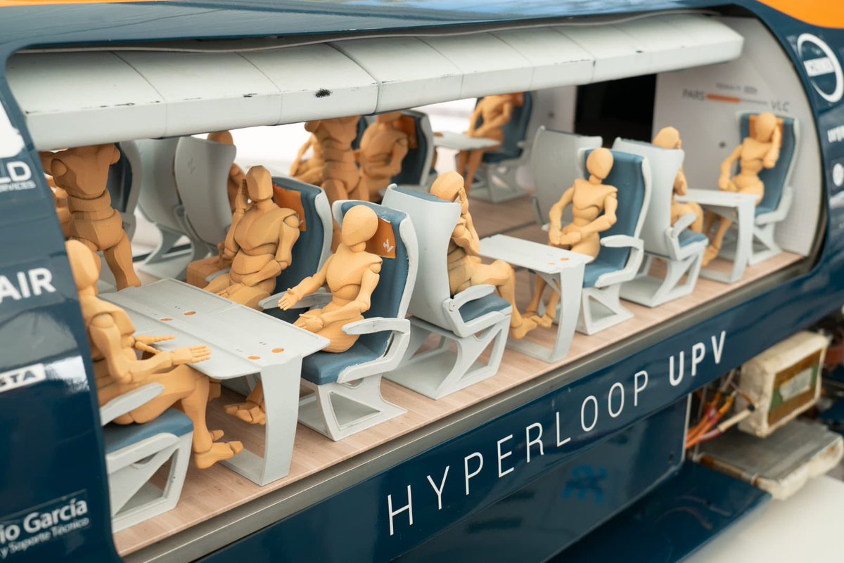VLCTechCity's tweet image. 🚄 En el Show Tech de #VLCTechCity podéis ver, tocar y experimentar el último prototipo de #Hyperloop de @hyperloopupv.

🧲 Además, en los talleres de ciencia y tecnología podéis aprender las claves sobre levitación y magnetismo, dos técnica que hacer posible el #hyperloop.