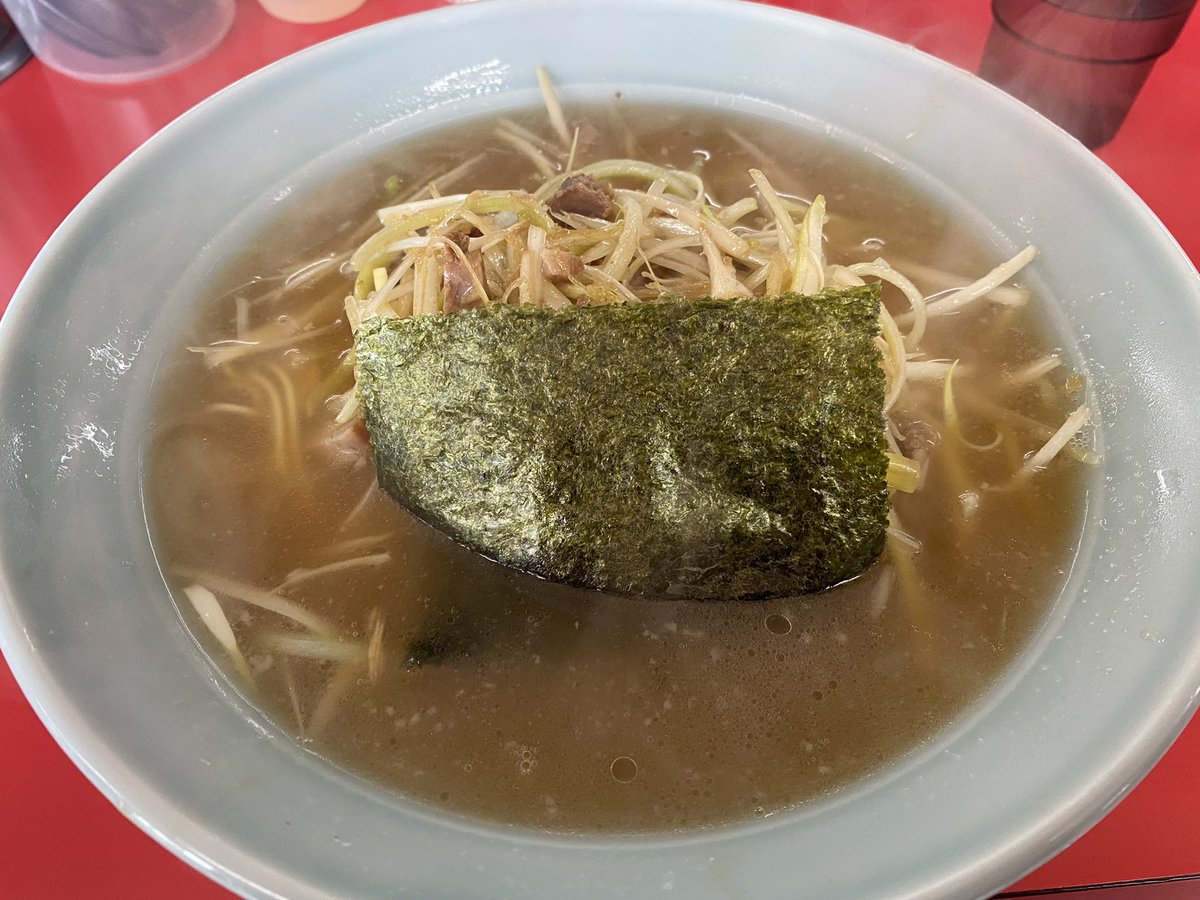 y77elm717's tweet photo. 2023年ラーメン86
サイドメニューのチャーシュー丼が���リューム満点と同僚に勧められラーメンショップ 綾瀬店へお邪魔しました😊
ネギラーメンとチャーシュー丼❣️
完食するのがやっとでした😅🍜
#ラーメンショップ
#綾瀬市ラーメン https://t.co/cEvY2We8ls