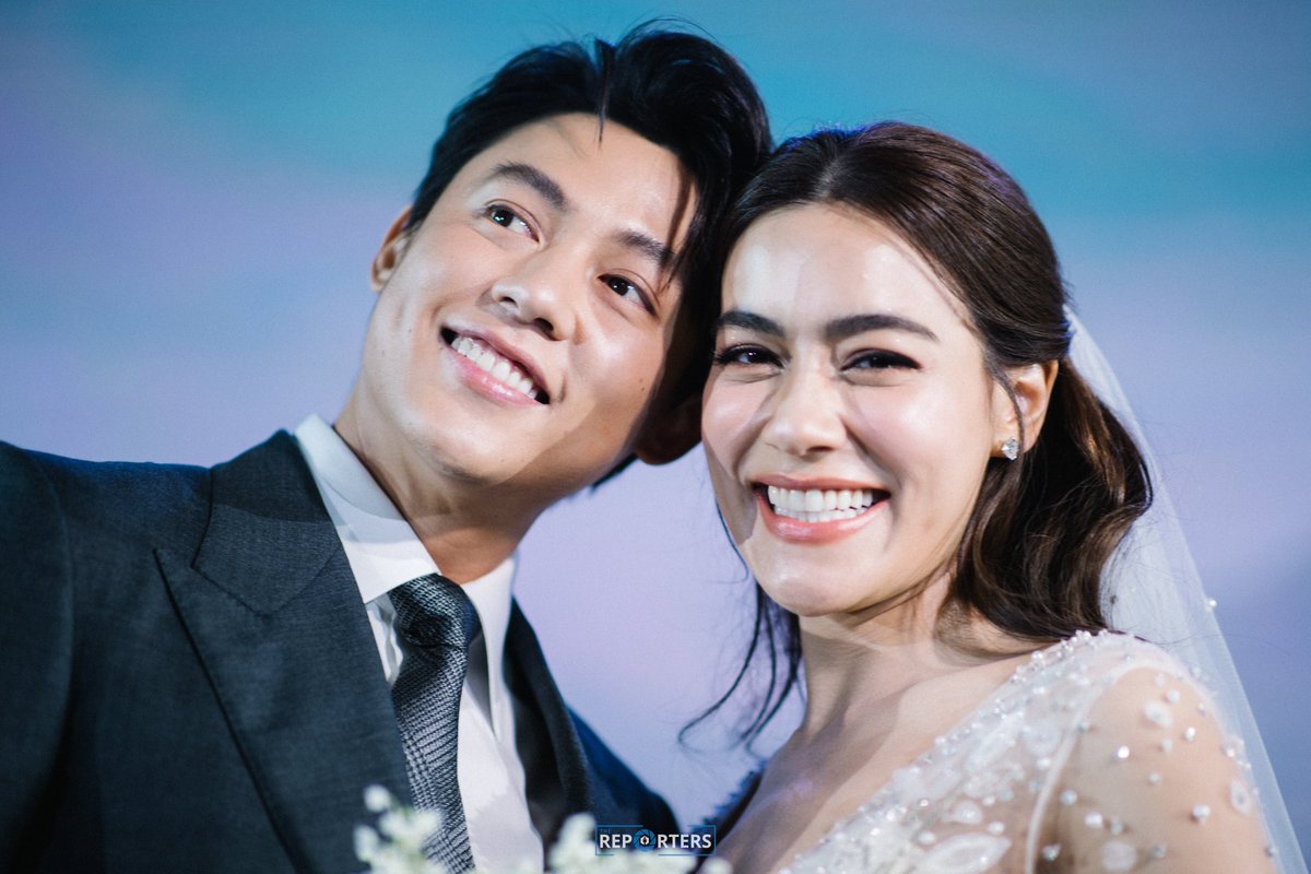 thereportersth's tweet photo. วันนี้ (12 พ.ย. 66) ที่โรงเเรมเซ็นทาราเเกรนด์ฯ เเอทเซ็นทรัลเวิล คิมเบอร์ลี่ เเอน โวลเทมัส เเละหมาก ปริญ สุภารัตน์ เเถลงข่าวก่อนเข้าพิธีฉลองมงคลสมรสช่วงค่ำวันนี้ หลังจัดพิธีหมั้นแบบล้านนา และพิธีแต่งงานที่ เลค โคโม่ อิตาลี
 
#TheReporters #Thereportersphoto #MarKimTheWedding https://t.co/UR01vOlmui