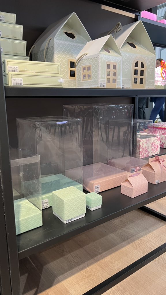 N_Shumanskaia's tweet image. Very impressive selection of the pastry boxes which can boost your pre-Christmas sales

scotton.it/en-us/home-en

#cakeboxes #foodpackage #pastryboxes #cupcakes #cakes #foodservice