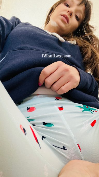 It&rsquo;s finger-lickin&rsquo; good. https://t.co/yhHyKXAzzI https://t.co/HKYUSf4Xfj