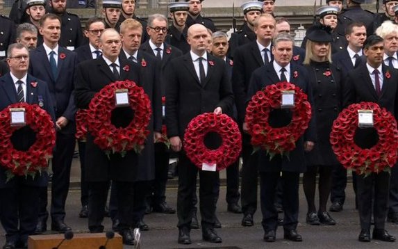 HerdImmunity12's tweet photo. News: Flynn Desecrates Memory Of Fallen Heroes: In a vile act towards the British and their allies, who gave their lives to crush Nazi Germany, SNP Parliamentary leader Stephen Flynn shows the world what type of creature he is.
Either Stephen Flynn is very thick, a traitor, or both? Even Lib/Dem leader Ed Davey got it right FFS !