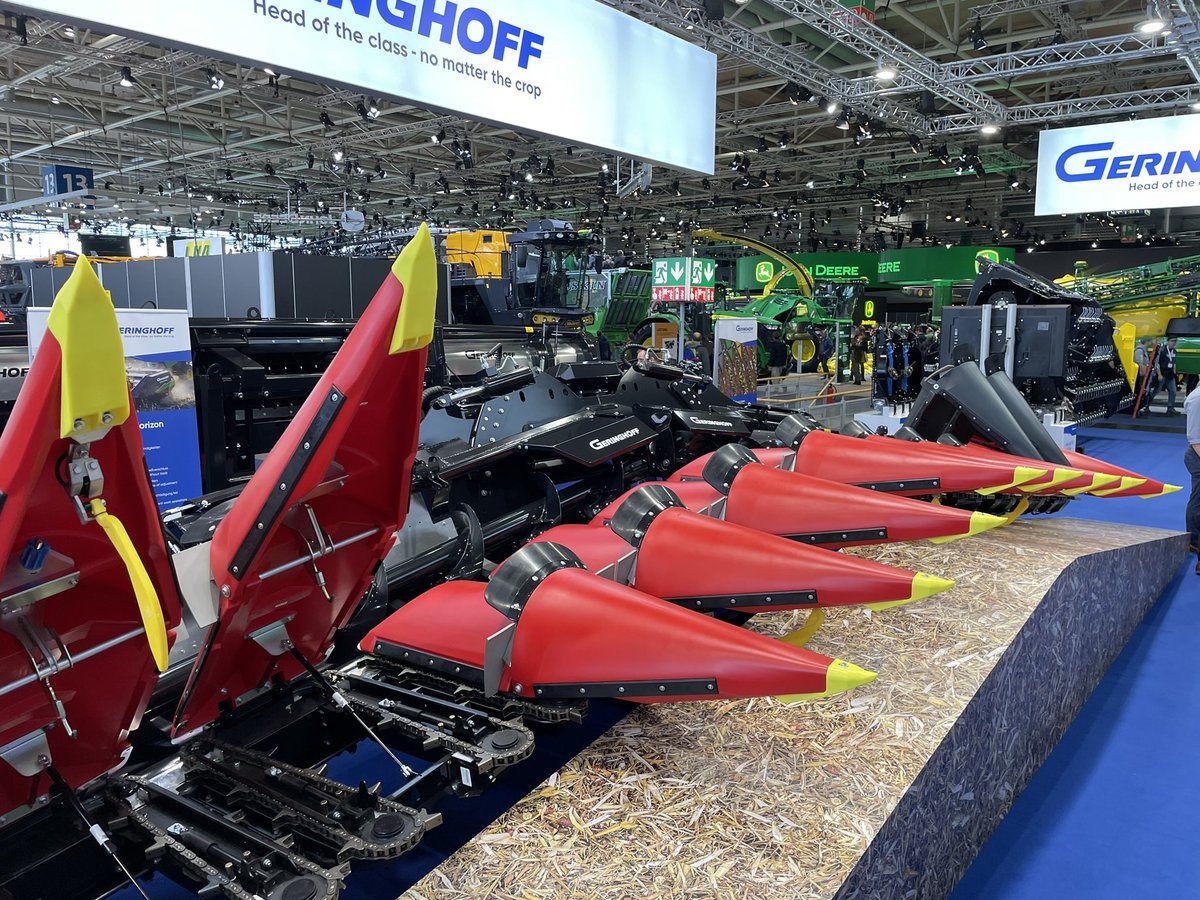 FroeseRandy's tweet photo. #Agritechnica Wow 🤩 This is an incredible experience! @froese_jack https://t.co/5BadsR5R3J