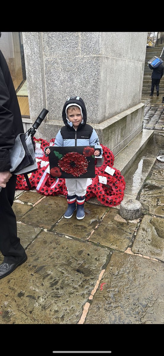 Chloepa52835503's tweet photo. Clayne went to the cenotaph this morning with his picture to show his respects. Year 1SC. @MayfieldOldham https://t.co/pBpBZpHYbq