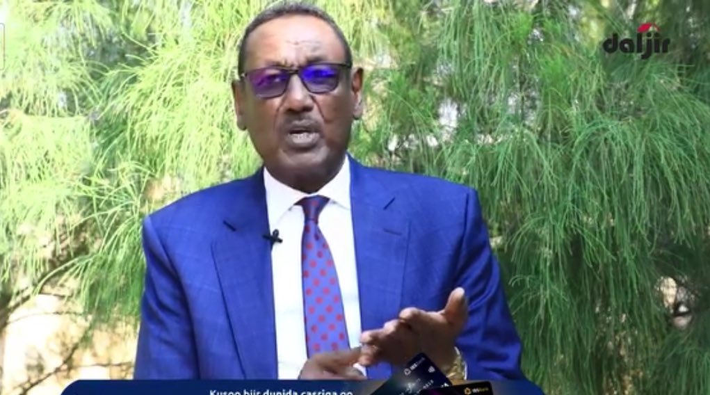 HornExaminer's tweet photo. Abdirahman Sheikh Mohamed Gablax, a prominent Puntland politician and businessman, has criticized the Federal State’s current election model, terming it as unconstitutional as it denies the fundamental rights of both citizens and presidential aspirants. 

He called on all parties to come to the negotiating table to advance democratic process in Puntland and offered to mediate the incumbent and opposition groups to agree on election modalities that gives the people an opportunity to elect their leaders.

Gablax, speaking in an exclusive interview to @radiodaljir, accused Puntland political elites for failing to deliver the promises made to the people and their democratic aspirations for the last 25 years since vote-buying exercise determined election outcomes.

He also claimed the system promoted a corrupt culture that resulted in a change of one leader to another with similar policies of enriching themselves at the expense of the ordinary people.
