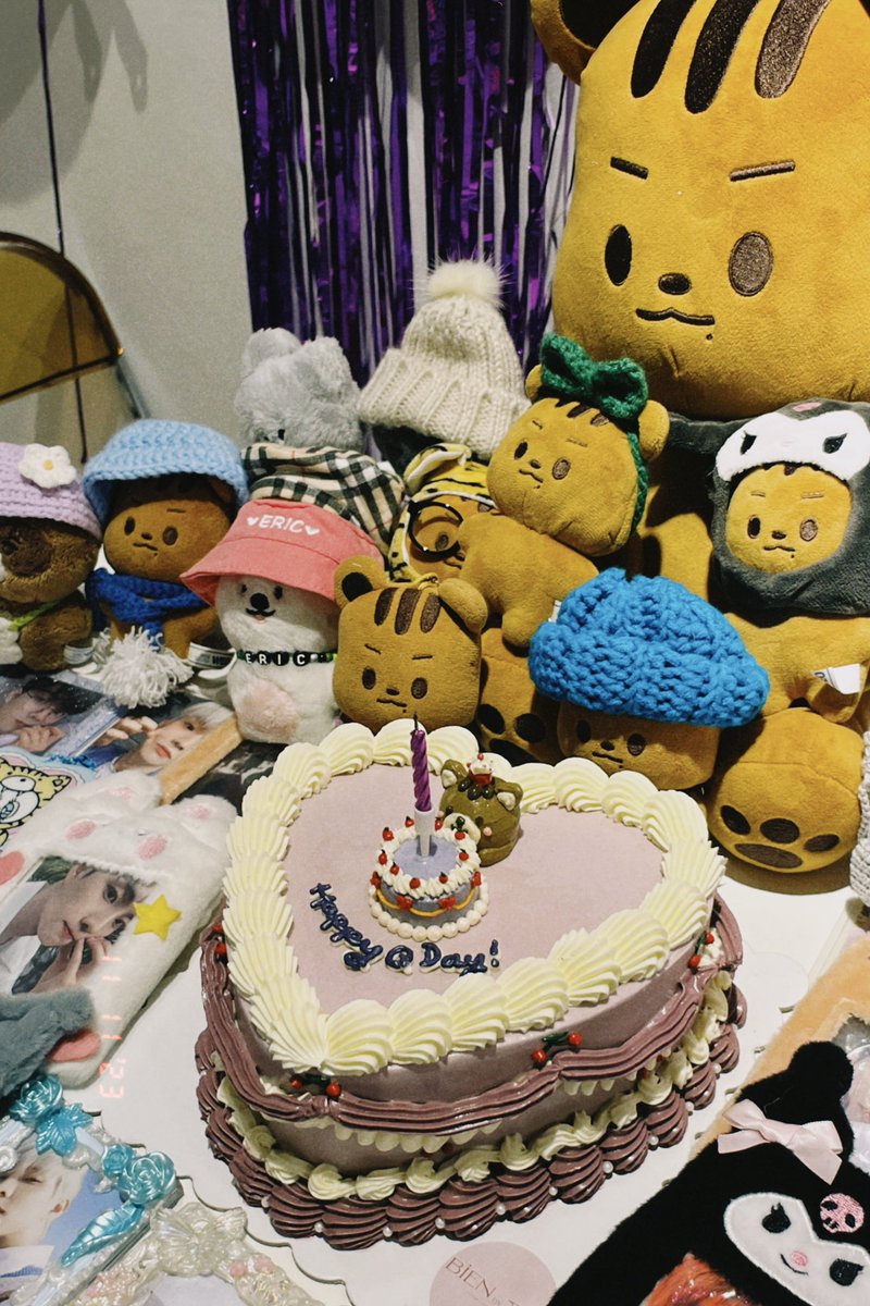 changminaegi's tweet photo. a lot of things I like about Q 💙 ü

happy I got to spend time celebrating Q day again yesterday with deobis and kyubodans @Letters4Q 🎂 congrats for such a pretty event also~ 💙☺️ https://t.co/GBepmONnsT