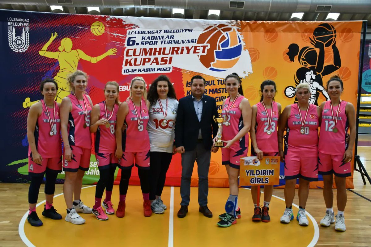 luleburgaz_bld's tweet photo. Lüleburgaz Belediyesi 6. Kadınlar Spor Turnuvası Cumhuriyet Kupası sona erdi. Turnuvaya renk katan tüm takımlarımıza teşekkür ederiz. https://t.co/vs8rTUhFFA