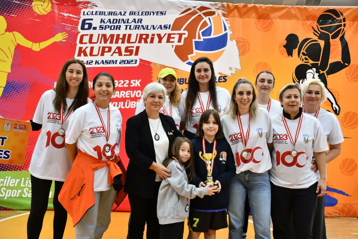 luleburgaz_bld's tweet photo. Lüleburgaz Belediyesi 6. Kadınlar Spor Turnuvası Cumhuriyet Kupası sona erdi. Turnuvaya renk katan tüm takımlarımıza teşekkür ederiz. https://t.co/vs8rTUhFFA