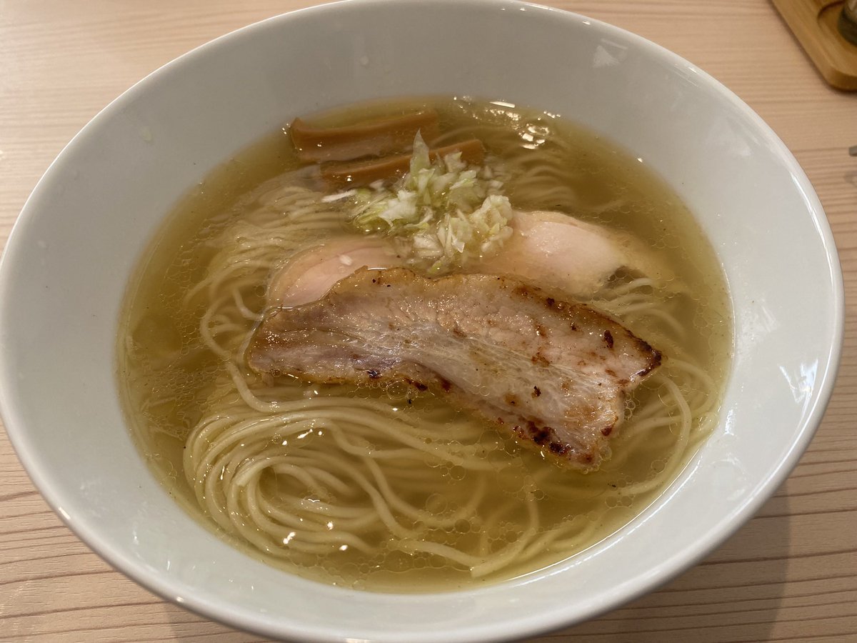 y77elm717's tweet photo. 2023年ラーメン88.89

らーめん 藁さんへ初訪問、進化さん出身との事、久しぶりに店内連食を😊
進化さんといえば塩ですが、醤油も美味しかったです😊近くに用事がある事が多いので、またお邪魔させて頂きます😊
#醤油らーめん
#塩らーめん
#茅ヶ崎市ラーメン https://t.co/YskdXhej0P