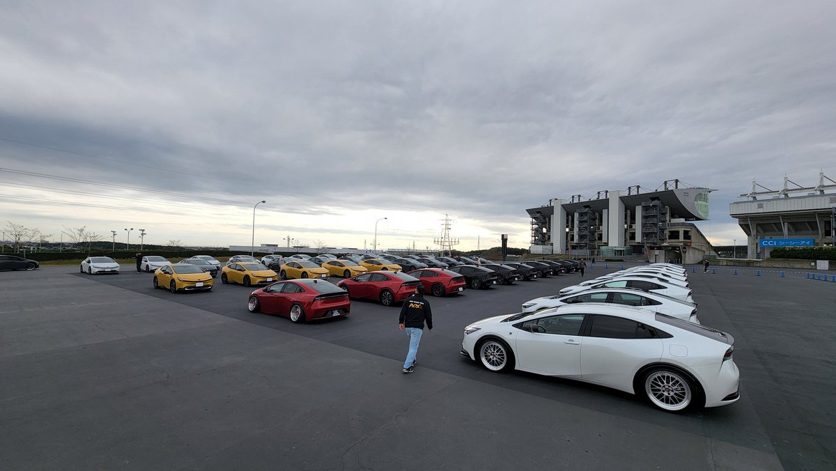 RRryu1300's tweet photo. PRIUS OWNERS STYLE6 
SUZUKA　MEETING 2023
無事に終わりました！
なかなかスマホ触れなくて、
開催中の状況を上げれてませんでした、

今回、参加の53台プリウスの皆様、
本当にありがとうございました！😃

なかなか見れない光景でした！😁

また落ち着いたら上げていきます！ https://t.co/jdPGuPB31m