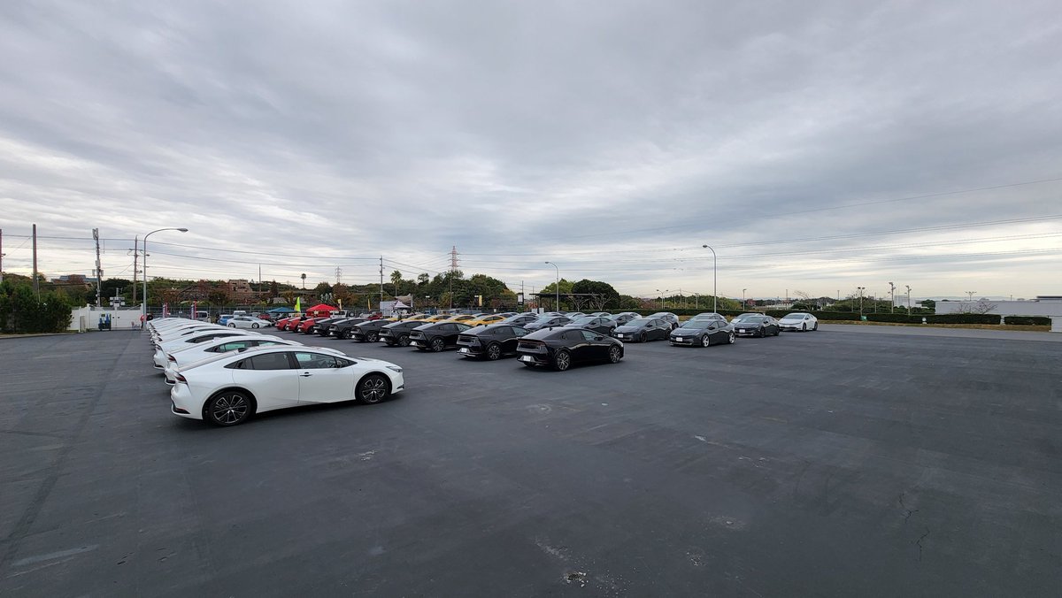RRryu1300's tweet photo. PRIUS OWNERS STYLE6 
SUZUKA　MEETING 2023
無事に終わりました！
なかなかスマホ触れなくて、
開催中の状況を上げれてませんでした、

今回、参加の53台プリウスの皆様、
本当にありがとうございました！😃

なかなか見れない光景でした！😁

また落ち着いたら上げていきます！ https://t.co/jdPGuPB31m