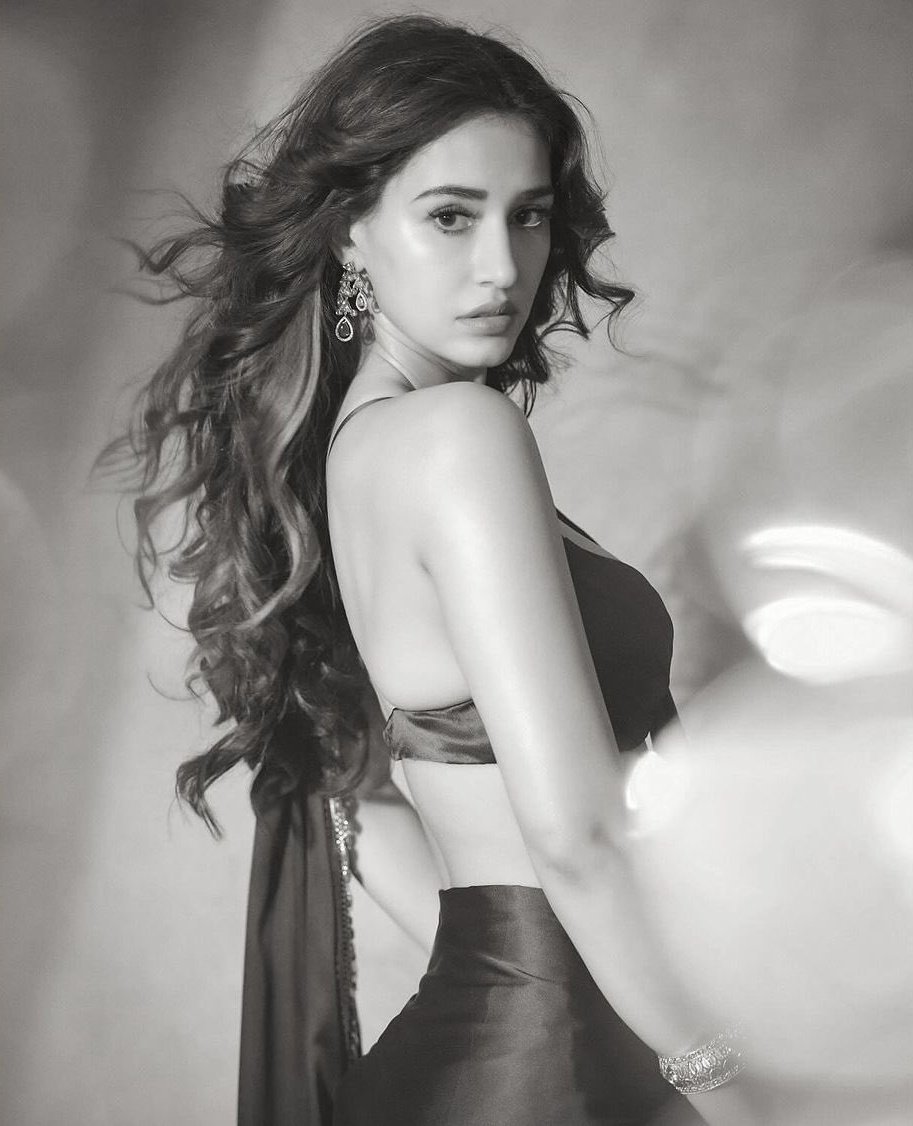 OnlyHeroines's tweet photo. D i s h a P a t a n i 💚😽

#DishaPatani #HappyDiwali https://t.co/biwF4s7QFQ