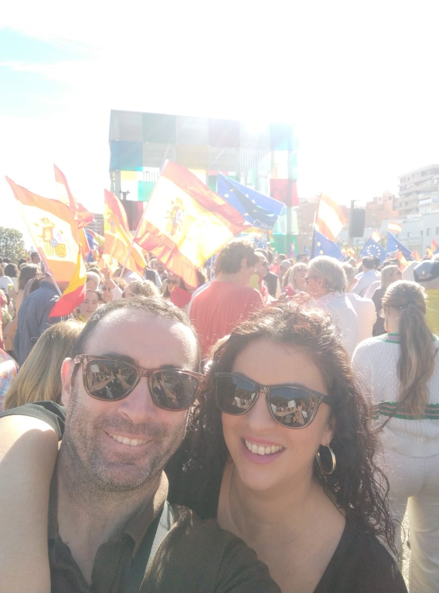 anabcgalan's tweet photo. @ppandaluz Yo voté la sensatez y la cordura para que @ppopular gobernara, pero hoy vengo por mi padre, 90 años, socialista de toda la vida, engañado por un personaje que quiere un sillón a cualquier precio  vendiendo a todo un país y queriendo romperlo.
Así no. https://t.co/myHVLPIeyz