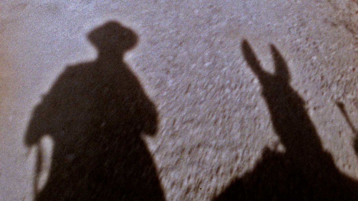 sesibergeret's tweet photo. Zinzindurrunkarratz es otro film de orfebrería azarosa de Oskar Alegria, tejido con silencios y sonidos. Un camino atravesado por un duelo en compañía de un burro y una cámara S8 ¡Alegria presentará los 2 pases!
@alternativafest 
16/11 18.30h  Aud. CCCB 
19/11 18h Aud. MACBA https://t.co/xSc6mvxoiu