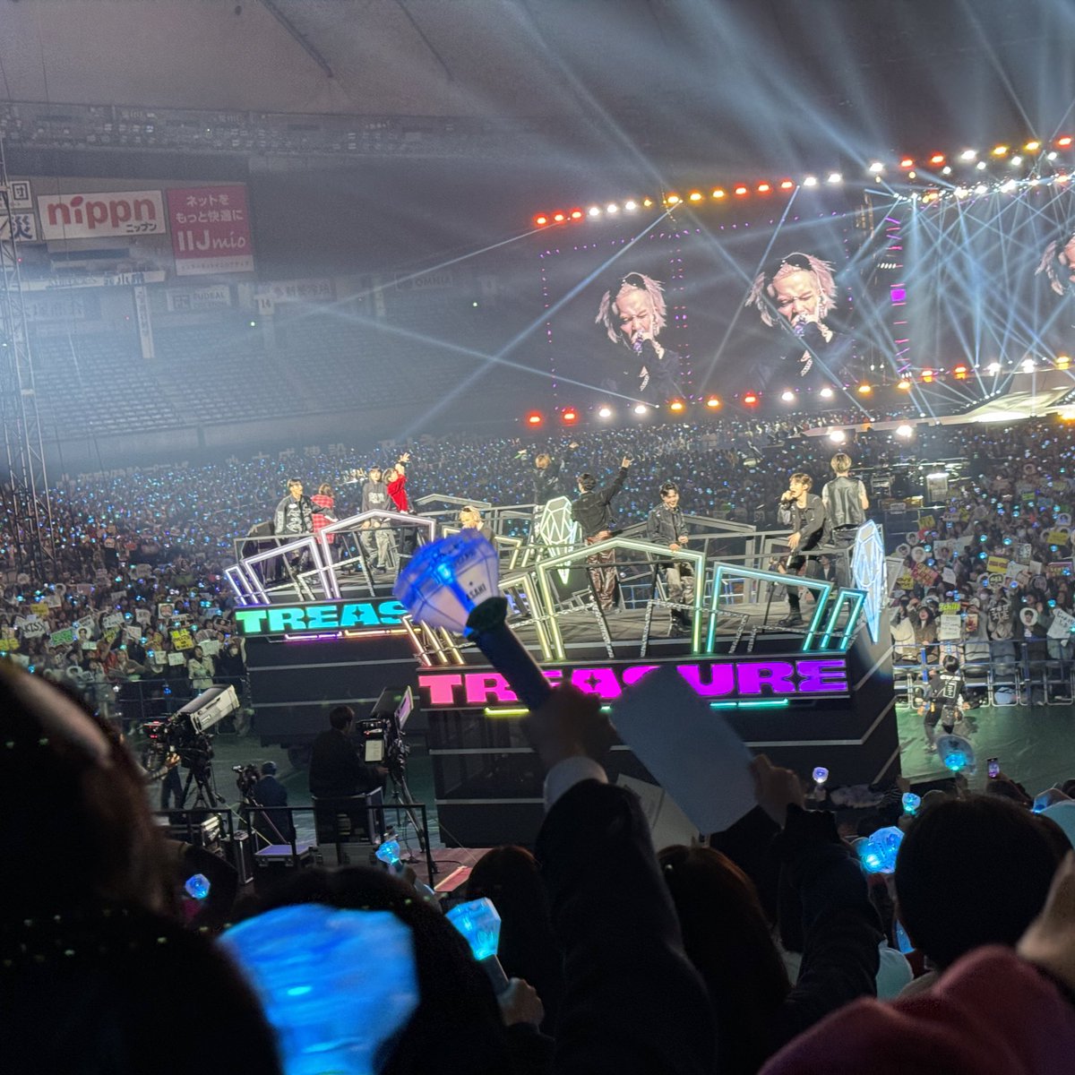 juneB_J's tweet photo. 初の東京ドーム公演、おめでとう〜
トゥメになれてよかった🩵

#TREASURE #트레저 #トレジャー #HELLO_AGAIN #東京ドーム
#TREASURE_FANMEETING_SPECIAL https://t.co/Cc5jJvvQnM