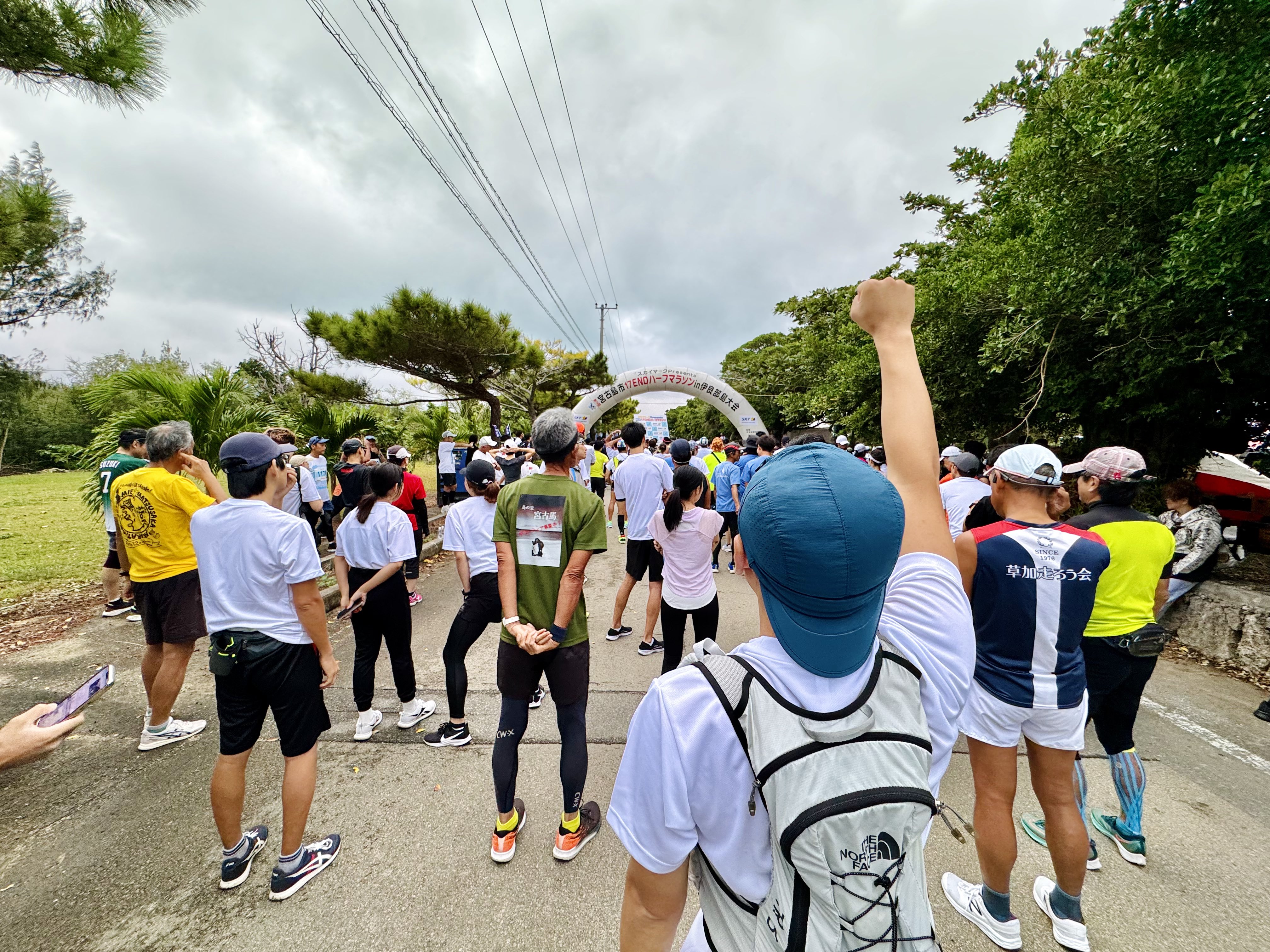 17ENDハーフマラソン　スタート地点に整列