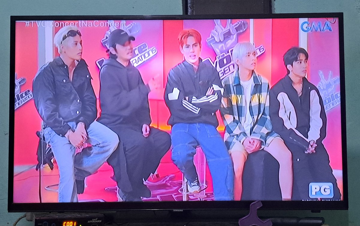 KrixSeyLicious's tweet photo. Now watching ❤️
My Mahalima ❤️❤️❤️

#TVGConcertNaConcert
#Mahalima
#ken
#stell
#pablo
#josh
#justin https://t.co/jwQVZ4zWtp