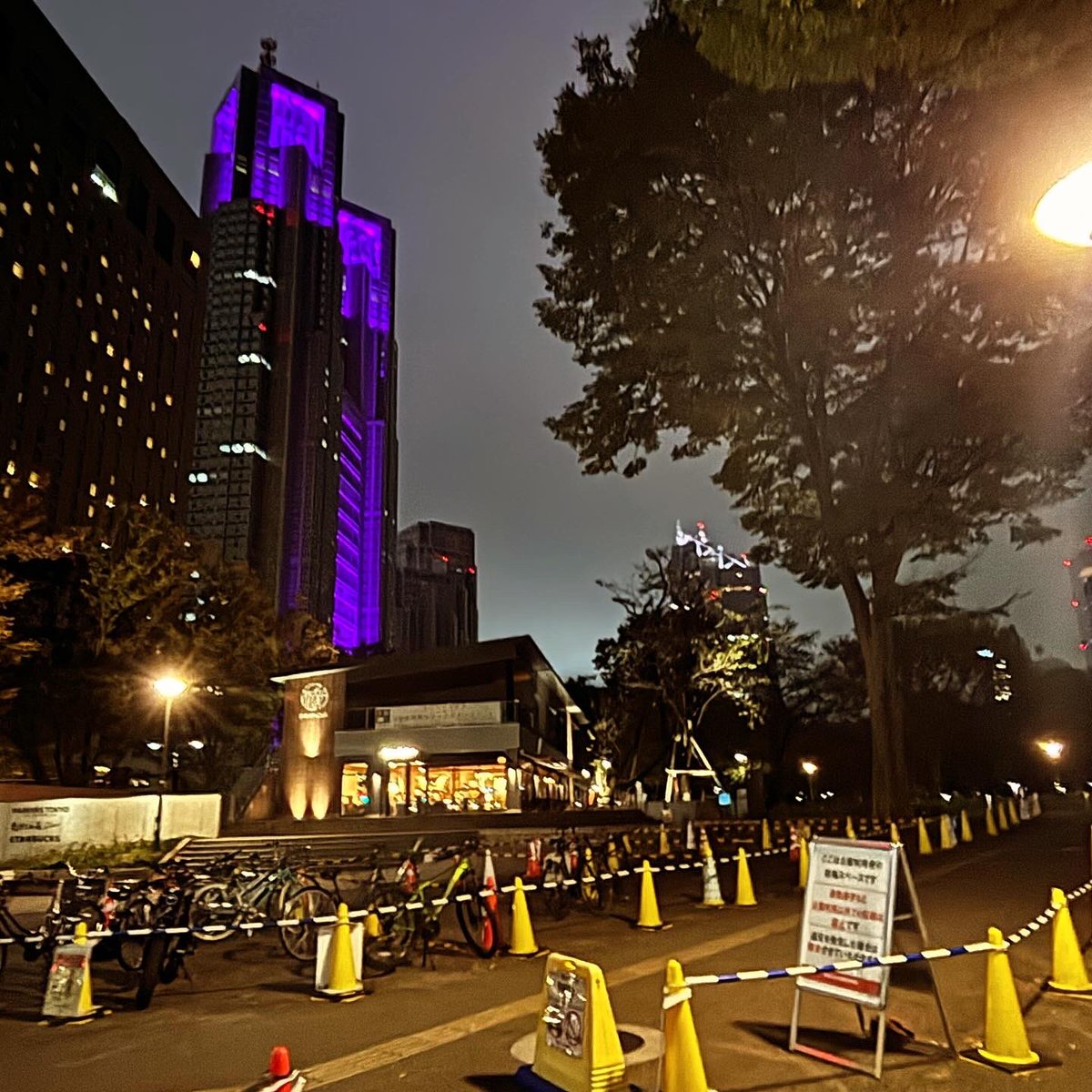 nishishinjuku4's tweet photo. #夜ラン #夜トレ #リハビリ #筋トレ #ランニング #ジョギング #nikerunclub #running #jogging⠀
#新宿中央公園 #十二社熊野神社
#sunday10k https://t.co/mSUH2TQv9y