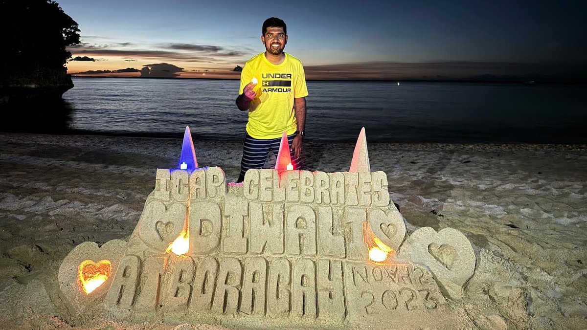 rohitav8r's tweet photo. I Celebrated my Diwali this year at @CrimsonBoracay with this incredible sand art crafted by Filipino Sand Artist, Rey Castillon. 

Also lighted a candle with this two filipinos #DostiKiDiwali #DiwaLiwanag

Wishing all a very Happy Diwali ��

@icaporgph 
@indiainphilippines https://t.co/h6OZ9pZCRX