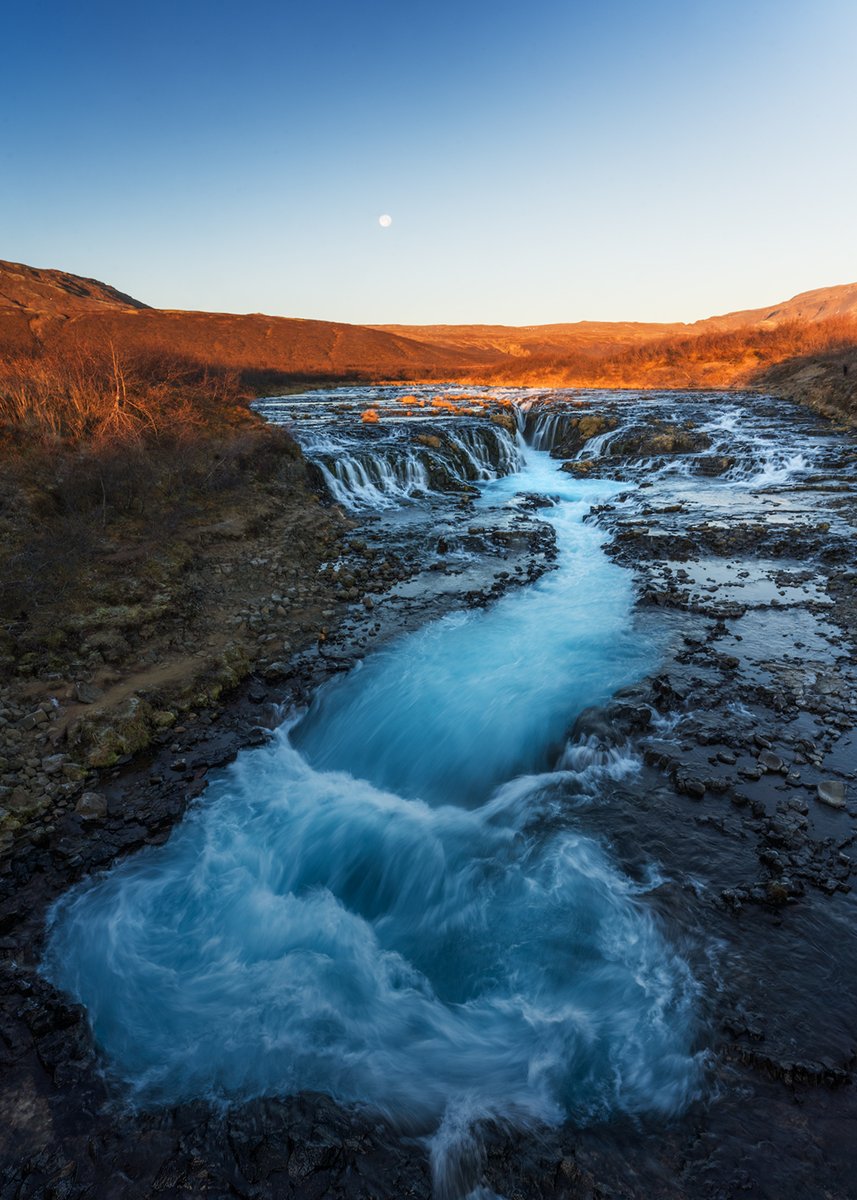 Imanolzuaznabar's tweet photo. Esta es una de mis cascadas favoritas de Islandia, Brúarárfoss https://t.co/ESpX1ps2WY