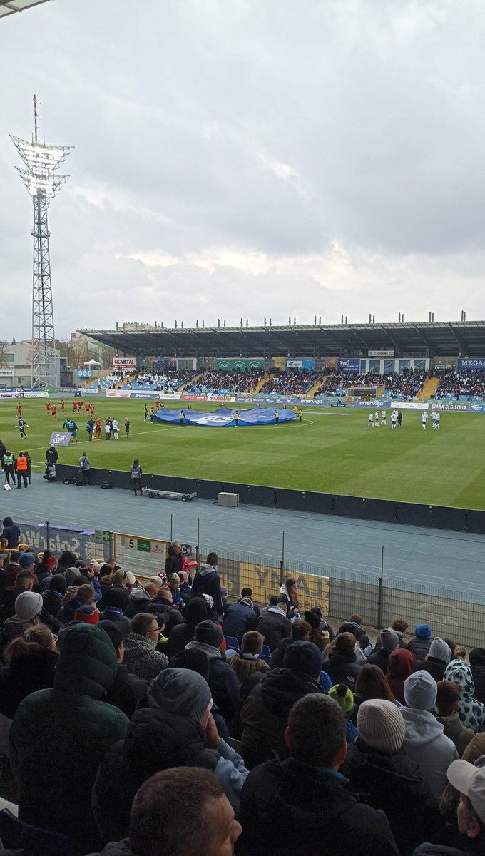 EkstraManu's tweet photo. Il est midi, il pleut dehors 🌧️, il fait froid on est tranquillement dans le canap 🛋️ à profiter de ce petit @StalMielecFr - @GornikZabrzeFR qui est très sympathique au demeurant.
#STMGOR | 📸 @Veynev1 https://t.co/s2b5GYbw8Z