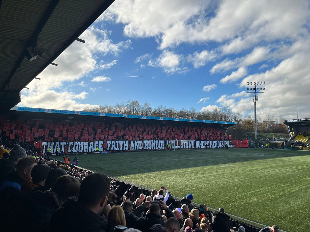 thecasualultra's tweet photo. Rangers Remembrance display at Livingston this afternoon!🌹🇬🇧 https://t.co/FdZMiLwpYS