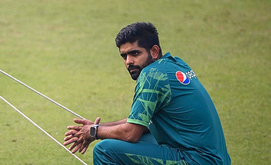 بابراعظم نے بھی ڈائری اٹھائی اور پوچھا کوئی میچ  ہارنا رہہ تو نہیں گیا اور ایئرپورٹ کی طرف چل پڑا..