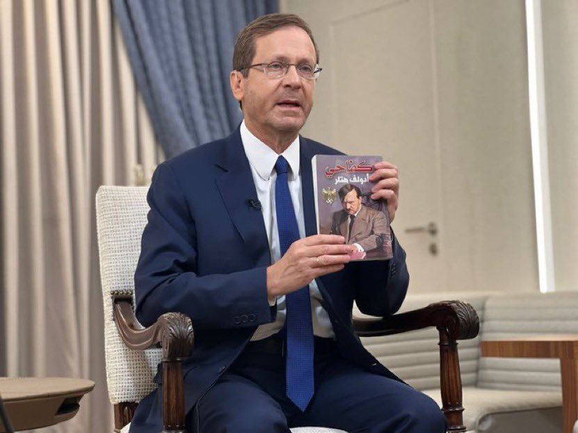 CerfiaFR's tweet photo. 🇮🇱🇵🇸 FLASH | Le président d’#Israël, Isaac #Herzog, a déclaré à la BBC, qu’un exemplaire du livre d'Hitler, "Mein Kampf", traduit en arabe, a été retrouvé dans une chambre d'enfants à #Gaza qui est utilisée comme base terroriste du Hamas et que l'examen du livre a révélé des marques et des soulignements à côté des notes manuscrites, indiquant une étude approfondie de la vie d'Hitler, de son idéologie antisémite. "Cette idéologie reflète la véritable nature du conflit auquel nous sommes confrontés", a-t-il déclaré.
