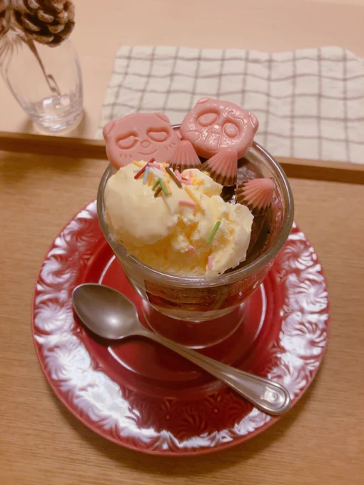 杏とクロエがお誕生日だから赤ピンクなパフェを作って食べました おめでとう 