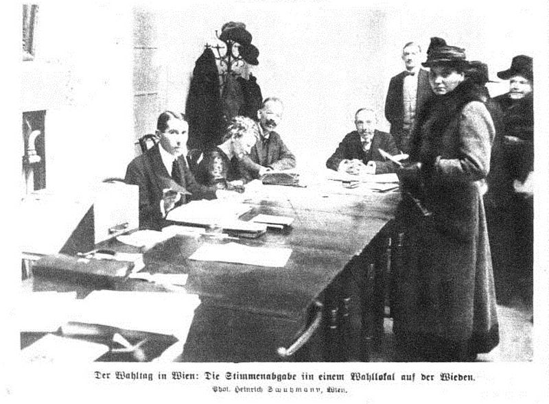 RYBWomen's tweet photo. Women’s Day Austria, Nov 12
Women’s Right to Vote in #Austria, Nov 12, (1918)
Photo: Women voting in Wieden, #Vienna 1919
➡️ https://t.co/aCOBcQ2rrK
#WomensDayAustria #WDAT #SDG5 https://t.co/71qABdgxur