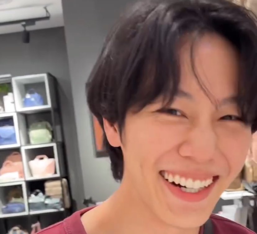 YW012311's tweet photo. รอยยิ้มฮีลใจ 🖤 https://t.co/SJkd1RYCcY