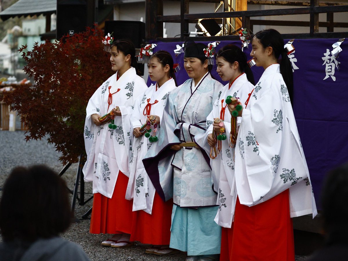 sengenjinja's tweet photo. 豊年祭にご奉仕頂きました水神社の禰宜様とオキクルミの皆様。

寒い中、ご参拝いただいた皆様方。

ありがとうございました🙇 https://t.co/XVGwV1eSdw