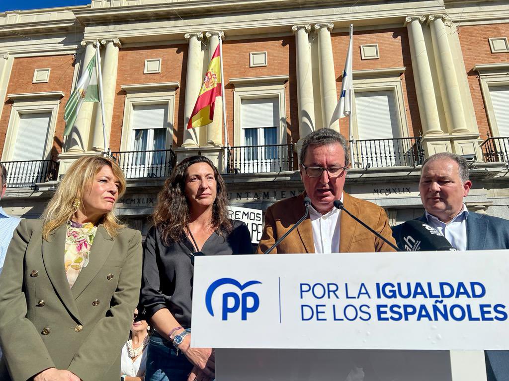 loleslopez's tweet photo. Huelva sale a la calle para decir NO a la #Anministía, NO a la impunidad

#Andalucía es un clamor a la igualdad, a la convivencia y a la diversidad

Gracias a los onubenses que nos habéis acompañado. Los andaluces no somos ni seremos NUNCA ciudadanos de segunda

#EspañaNoSeRinde https://t.co/JOj1W0VA2L