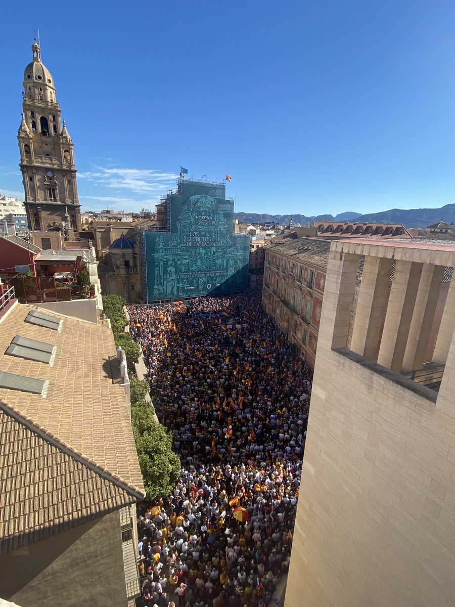 Miss_Grape_'s tweet photo. Sevilla, Murcia, Málaga o Madrid. 

Hay una España que apuesta por la igualdad y la solidaridad entre españoles y que defiende el Estado de derecho. https://t.co/BQVnVNRpmW