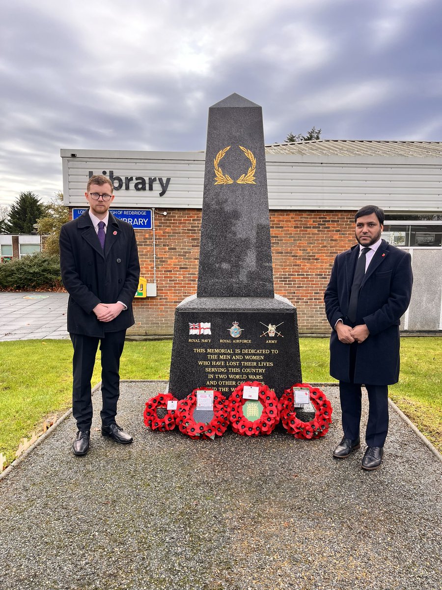 Greatest honour to lay a wreath at the moving service at Hainault War Memorial on behalf of <a href="/redbridgelabour/">Redbridge Labour</a>.

We must never forget those brave souls who made the ultimate sacrifices so we can live in freedom.