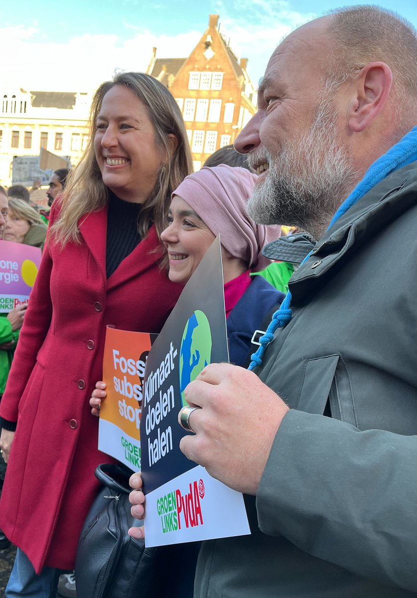 ❤️💚 <a href="/MarjoleinMoor/">Marjolein Moorman</a> <a href="/a_lahlah/">Esmah Lahlah 🕊️</a> <a href="/RutgerGW/">Rutger Groot Wassink</a> 

#klimaatmars