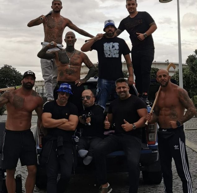 “Vota no Pinto senão levas nos cornos oh filho”