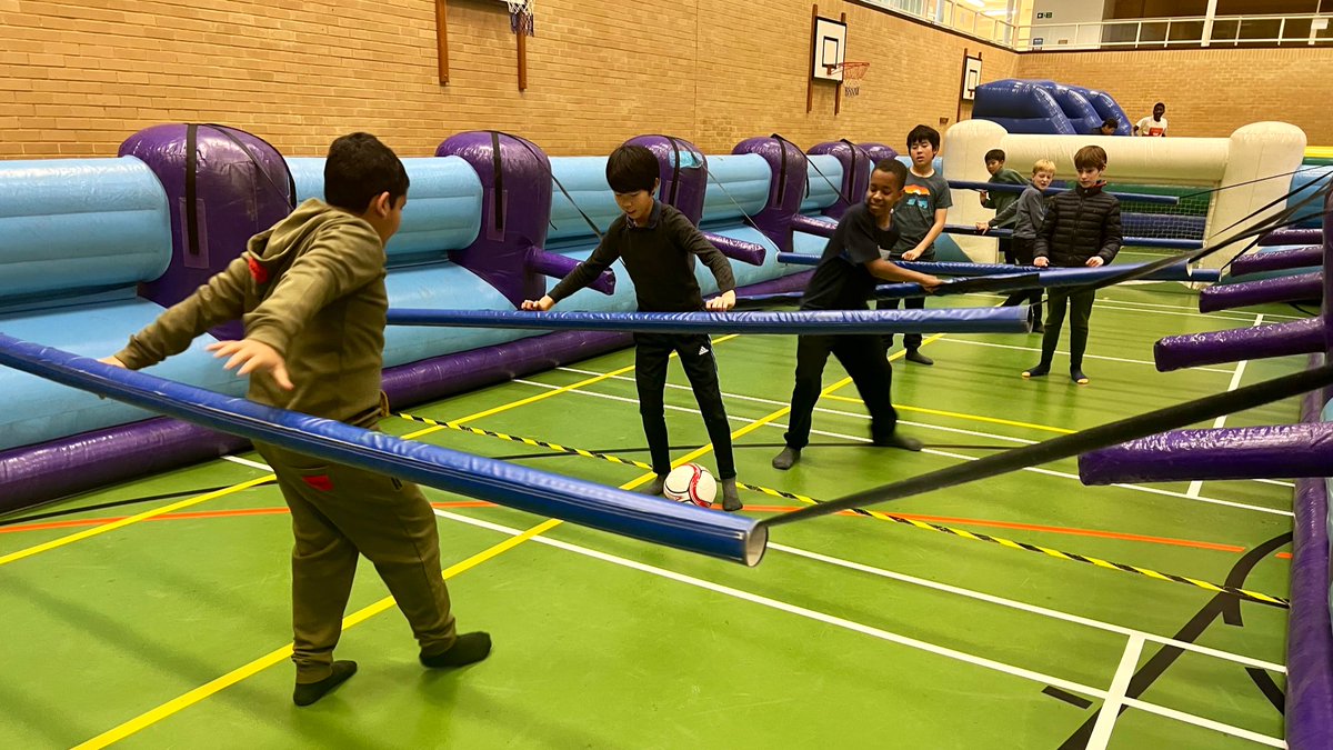 SFSOxford's tweet image. The Year 7 boarders were the first to try out the inflatables in the sports hall today - always lots of fun! #ILoveBoarding #BoardingWeekend