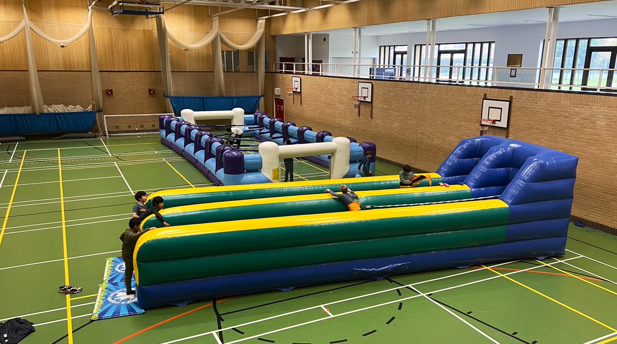 SFSOxford's tweet image. The Year 7 boarders were the first to try out the inflatables in the sports hall today - always lots of fun! #ILoveBoarding #BoardingWeekend