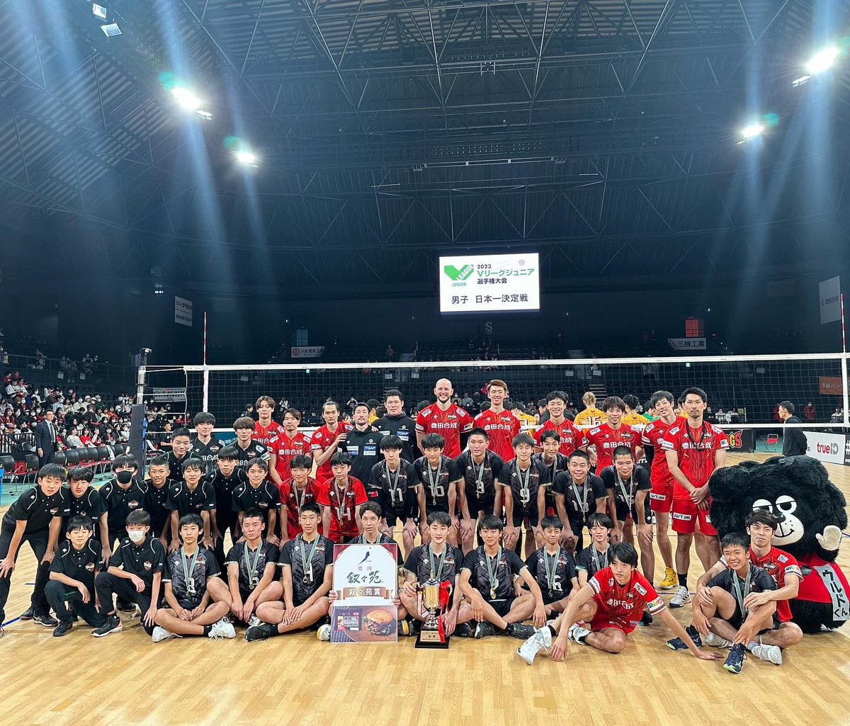 Wolfdogs_NAGOYA's tweet photo. 本日エントリオにて2023 Vジュニア選手権日本一決定戦が行われました🇯🇵
🐺WD名古屋U-14 vs 奈良ドリーマーズハピネス🫎
フルセットの激戦の末WD名古屋U-14チームが見事優勝しました🏆
4連覇達成です🤩
応援してくださった皆様、大会運営にご尽力いただいた皆様、本当にありがとうございました🙇 https://t.co/WIFEywZKxU