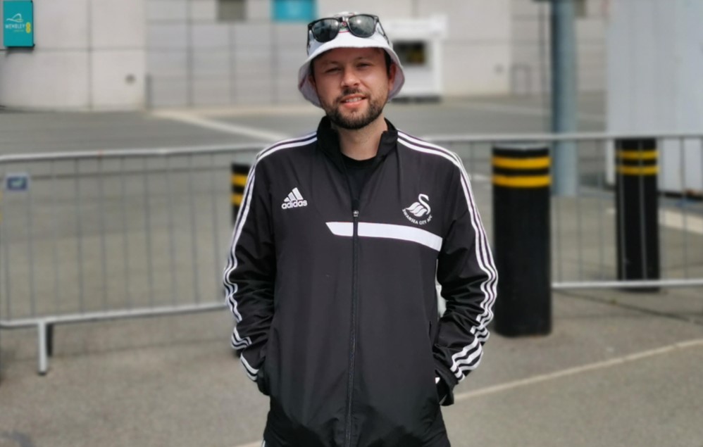 WalesOnline's tweet photo. My goodbye letter to the people I love as brain cancer slowly shuts off my body

https://t.co/D09kECOrSe https://t.co/brsWjEtb1Q