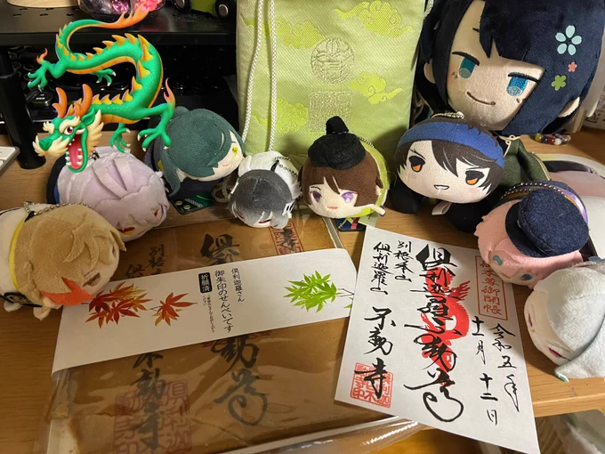 ちょうど御本尊御開帳の時に来まして、特別な御朱印がございました。+トテモカタイデカイオセンベイ御朱印。紅葉が綺麗な季節の御朱印は全て売り切れ…!
展示されてた子達の兄弟(家にいる分)とともに 