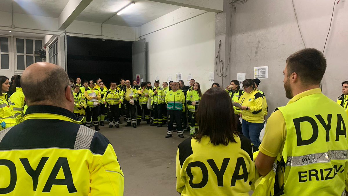 DYAGipuzkoa's tweet photo. Goizean goizetik gure boluntarioak prest. 

Voluntarios/as de #DYA preparados desde bien temprano.

#behobiarenbila #BSS #bss505025 #behobiasansebastian https://t.co/gXFYhpwuID