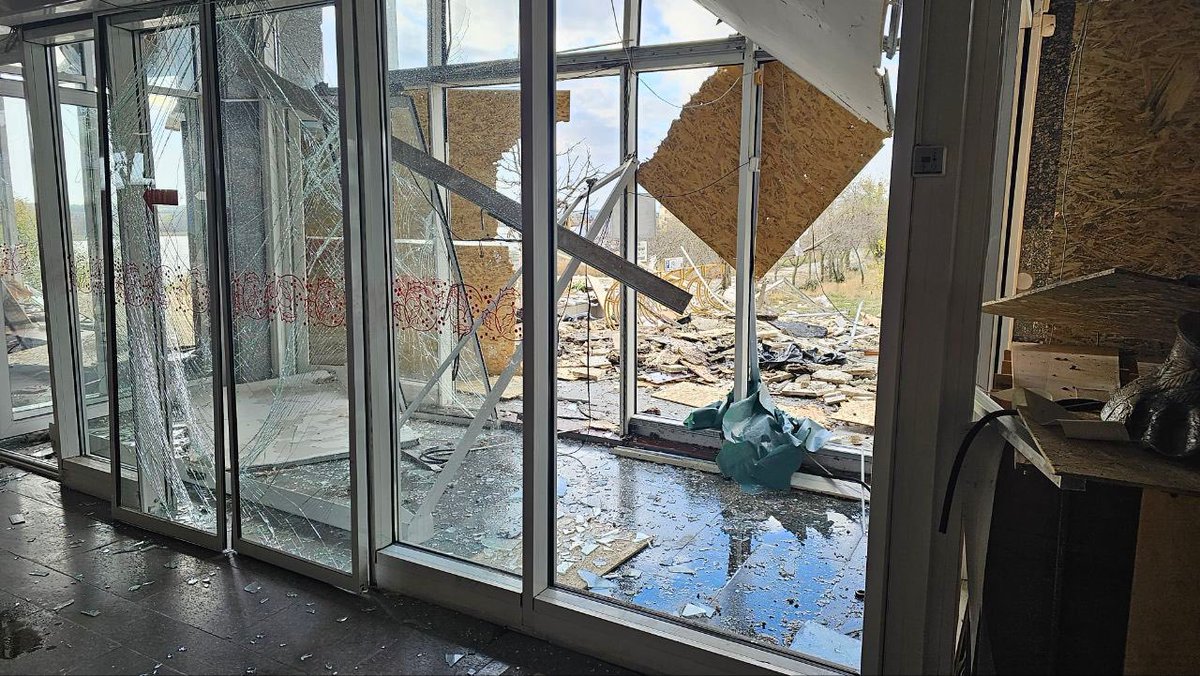 eurovanya's tweet photo. Russia attacked A LIBRARY in Kherson, on a year after its liberation https://t.co/1WGncU8GzV