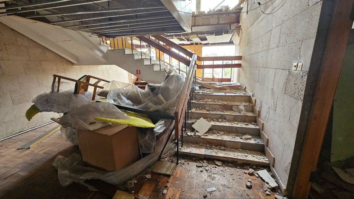 Russia attacked A LIBRARY in Kherson, on a year after its liberation