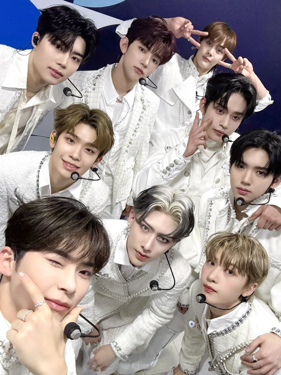 ZB1_official's tweet photo. _𝗭𝗘𝗥𝗢𝗙𝗢𝗖𝗨𝗦

제로베이스원이 CRUSH(가시)로 제로즈 마음 MELTING한 기억밖에 없는데 어떻게 벌써 컴백 1주차 활동 끝..💧

다음 주에도 제로즈 멜팅 될 준비됐나? 🫠

#ZEROBASEONE #ZB1
#제로베이스원 
#MELTINGPOINT #CRUSH #가시
#ZEROBASEONE_CRUSH https://t.co/uol2rzXk4l