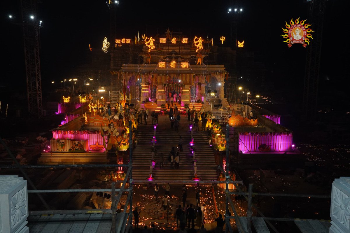 srkedeewane's tweet photo. असत्य पर सत्य, अत्याचार पर सदाचार, अंधकार पर प्रकाश की विजय के महापर्व दीपावली की  हार्दिक बधाई एवं शुभकामनाएं!

प्रभु श्री राम व माता जानकी की कृपा से यह पावन पर्व आप सभी के जीवन को सुख, समृद्धि, सौभाग्य एवं आरोग्यता के धवल प्रकाश से दीप्त करे।

जय श्री राम! https://t.co/jHJYPInKNT